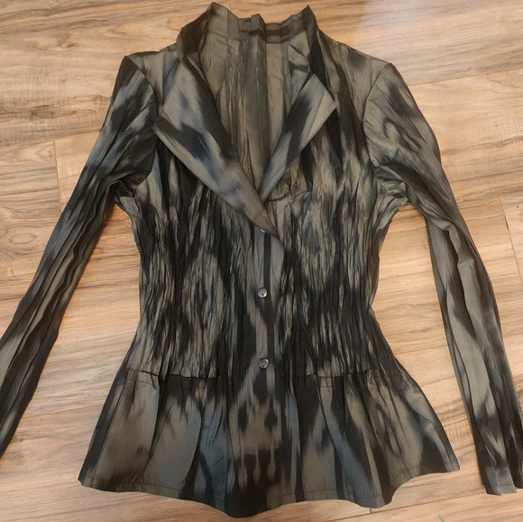 Top - Picture 1 of 8